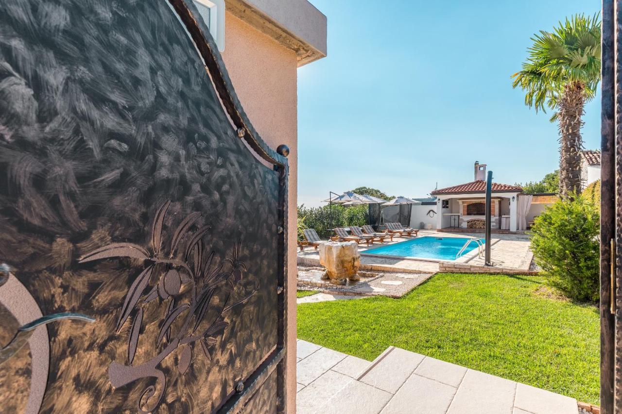 Villa Alma Kaštelir Екстериор снимка