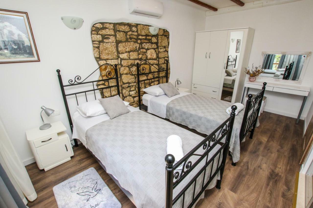 Villa Alma Kaštelir Екстериор снимка